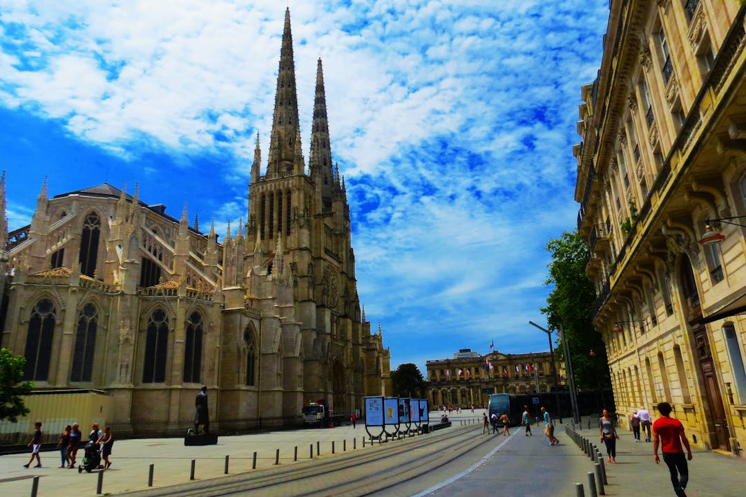 A comprehensive article about all the Tourist sites in Bordeaux you must see.