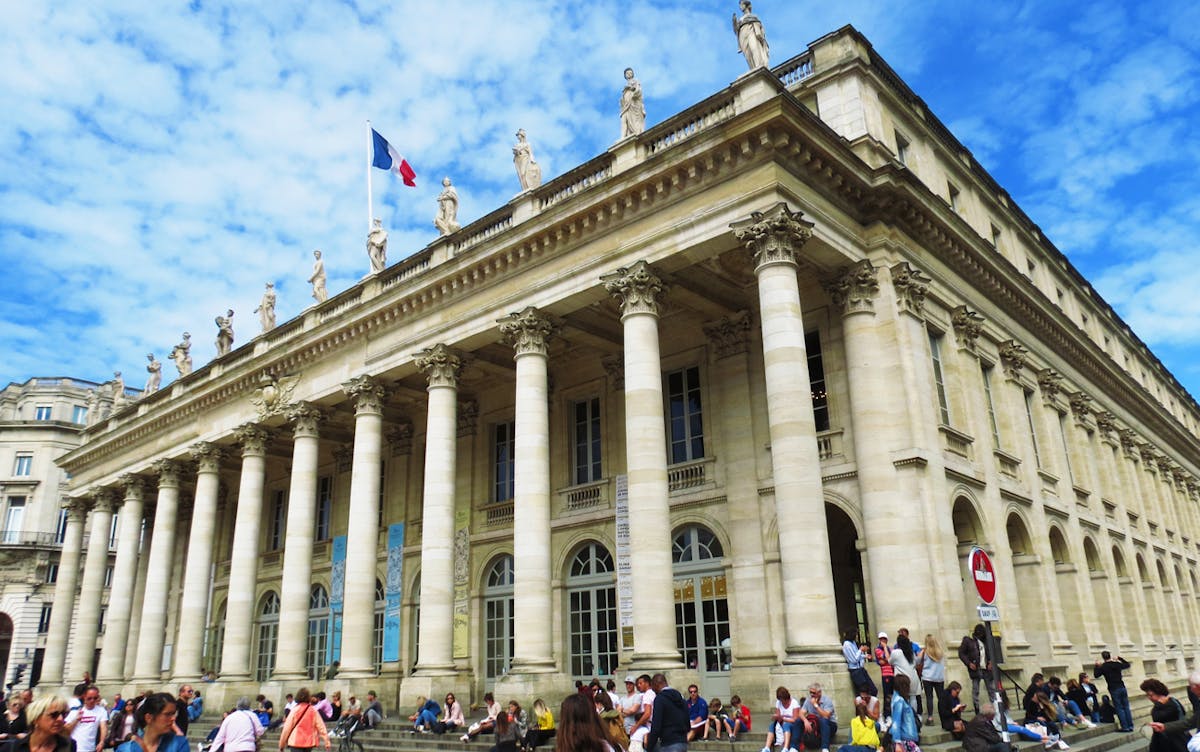 A comprehensive article about all the must-see Bordeaux attractions you simply can not miss